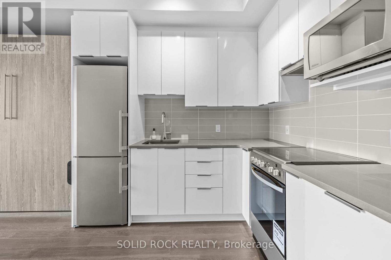#201 530 DE MAZENOD AVENUE - 12