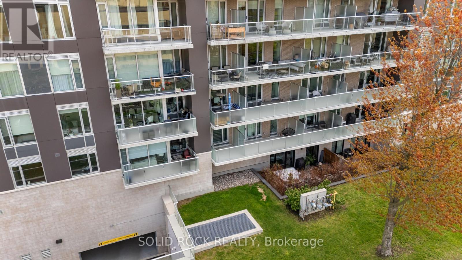 #201 530 DE MAZENOD AVENUE - 23
