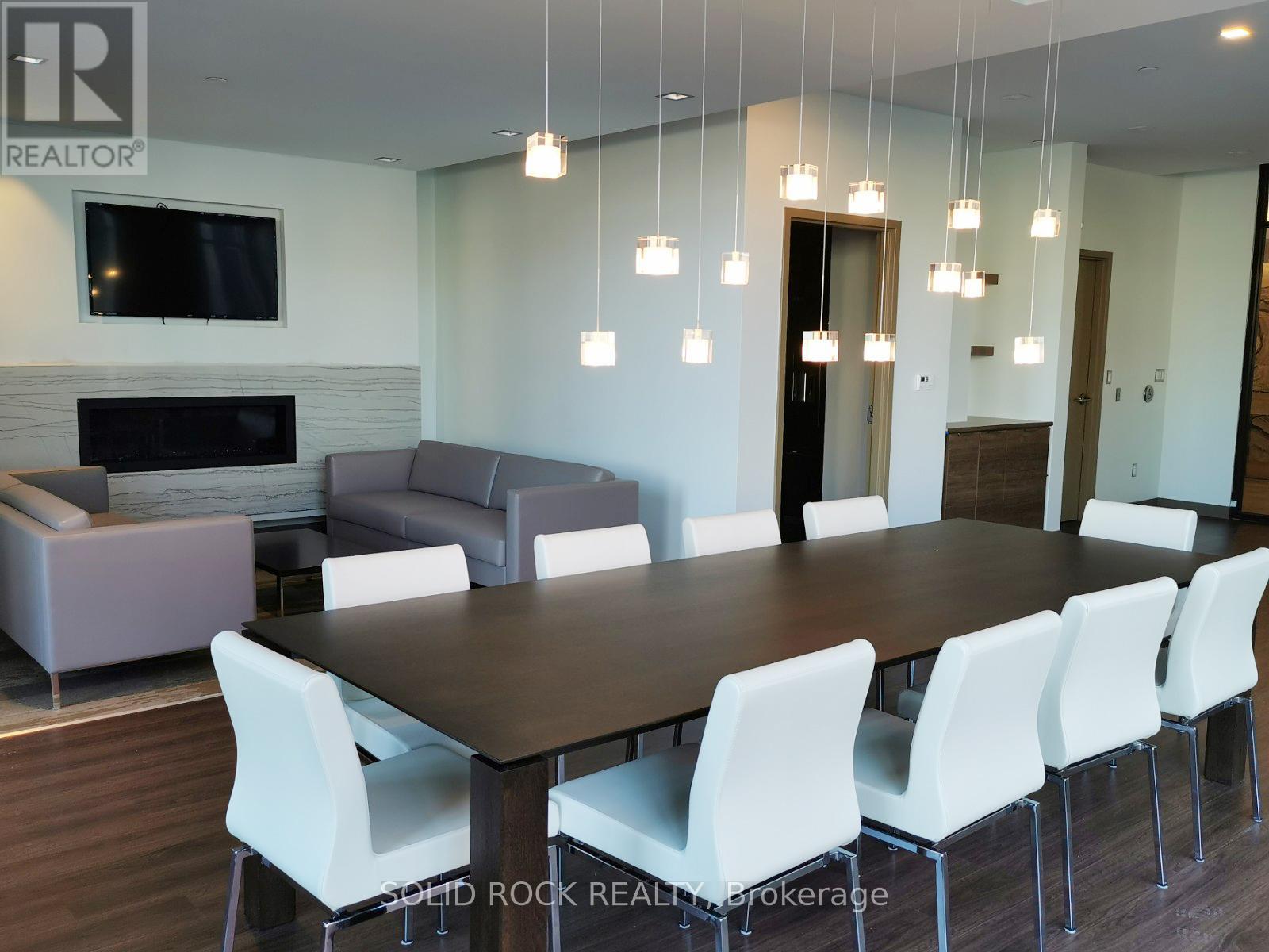 #201 530 DE MAZENOD AVENUE - 31