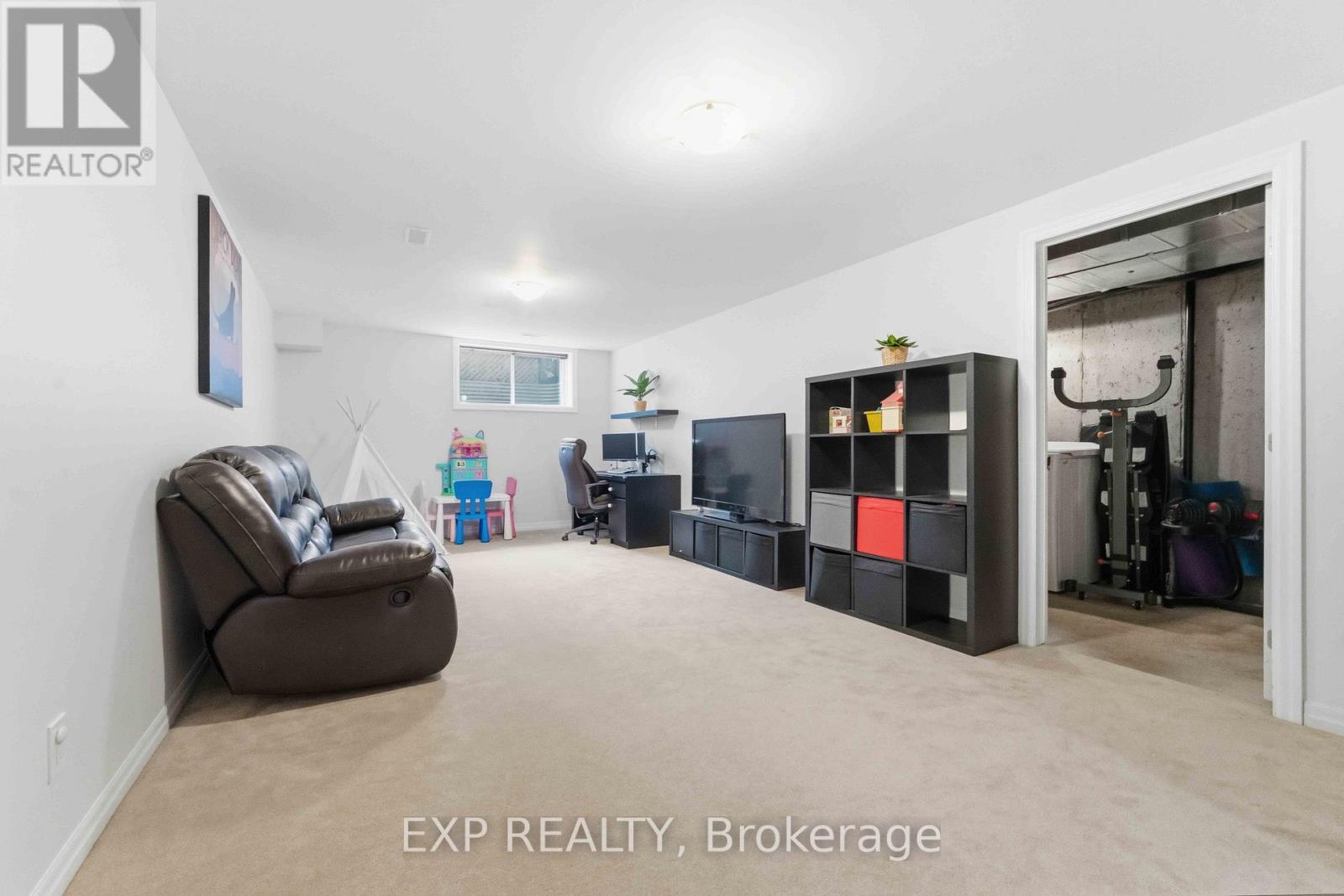 151 HAWKSHAW CRESCENT - 21