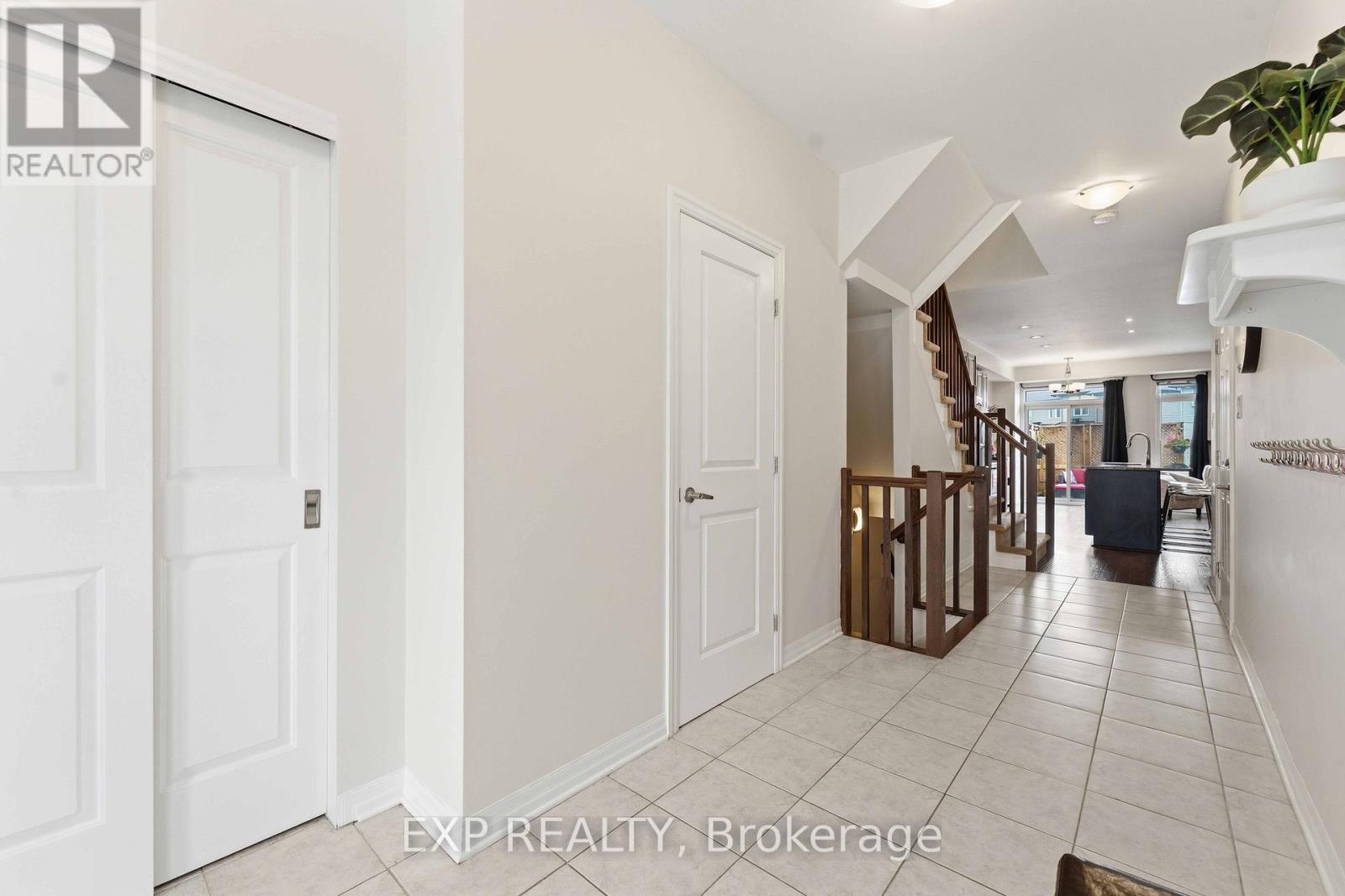151 HAWKSHAW CRESCENT - 4