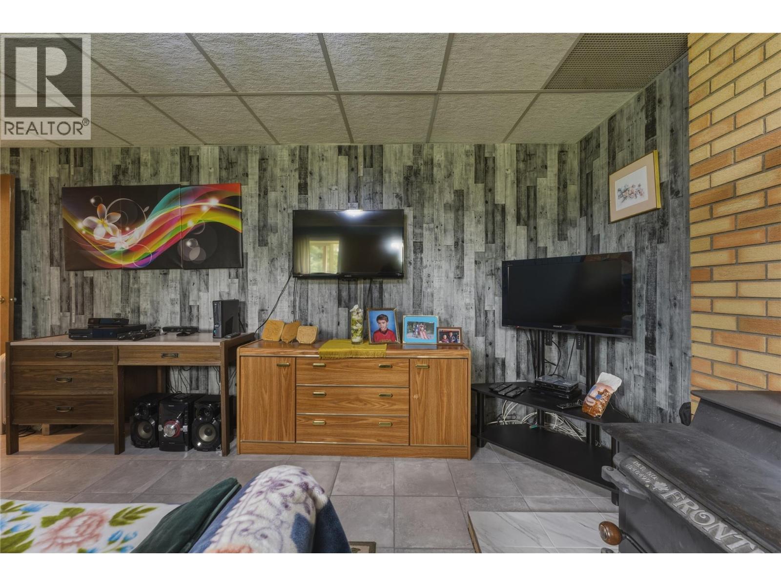 5615 McClure Road, Vernon