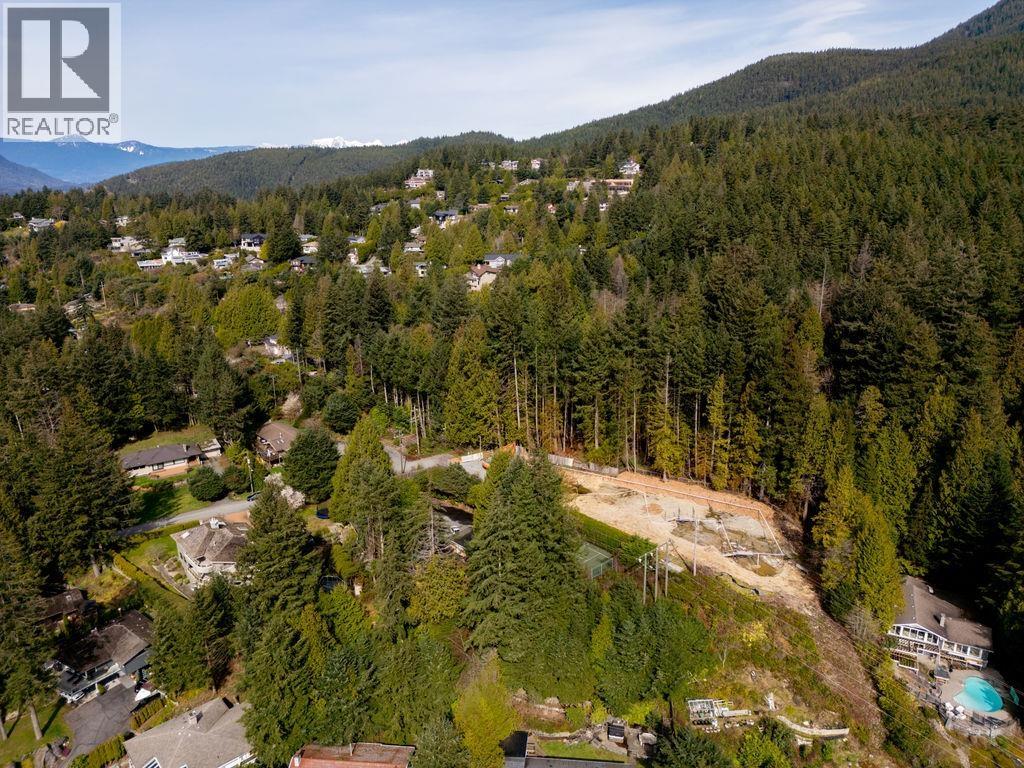4412 WOODPARK ROAD, West Vancouver