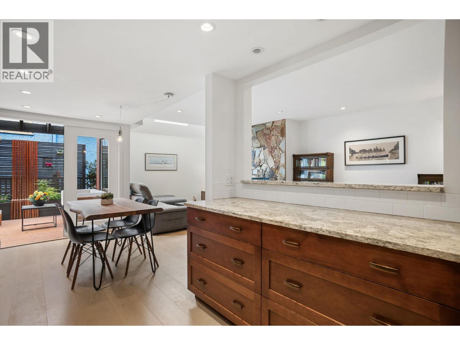 2 Bed, 2 Bath Triplex for Sale in Vancouver – 1382 MAPLE STREET, Vancouver – MLS# R3125565 - Image 30