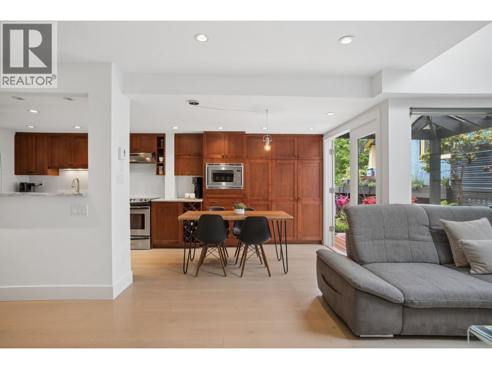 2 Bed, 2 Bath Triplex for Sale in Vancouver – 1382 MAPLE STREET, Vancouver – MLS# R3125565 - Image 31