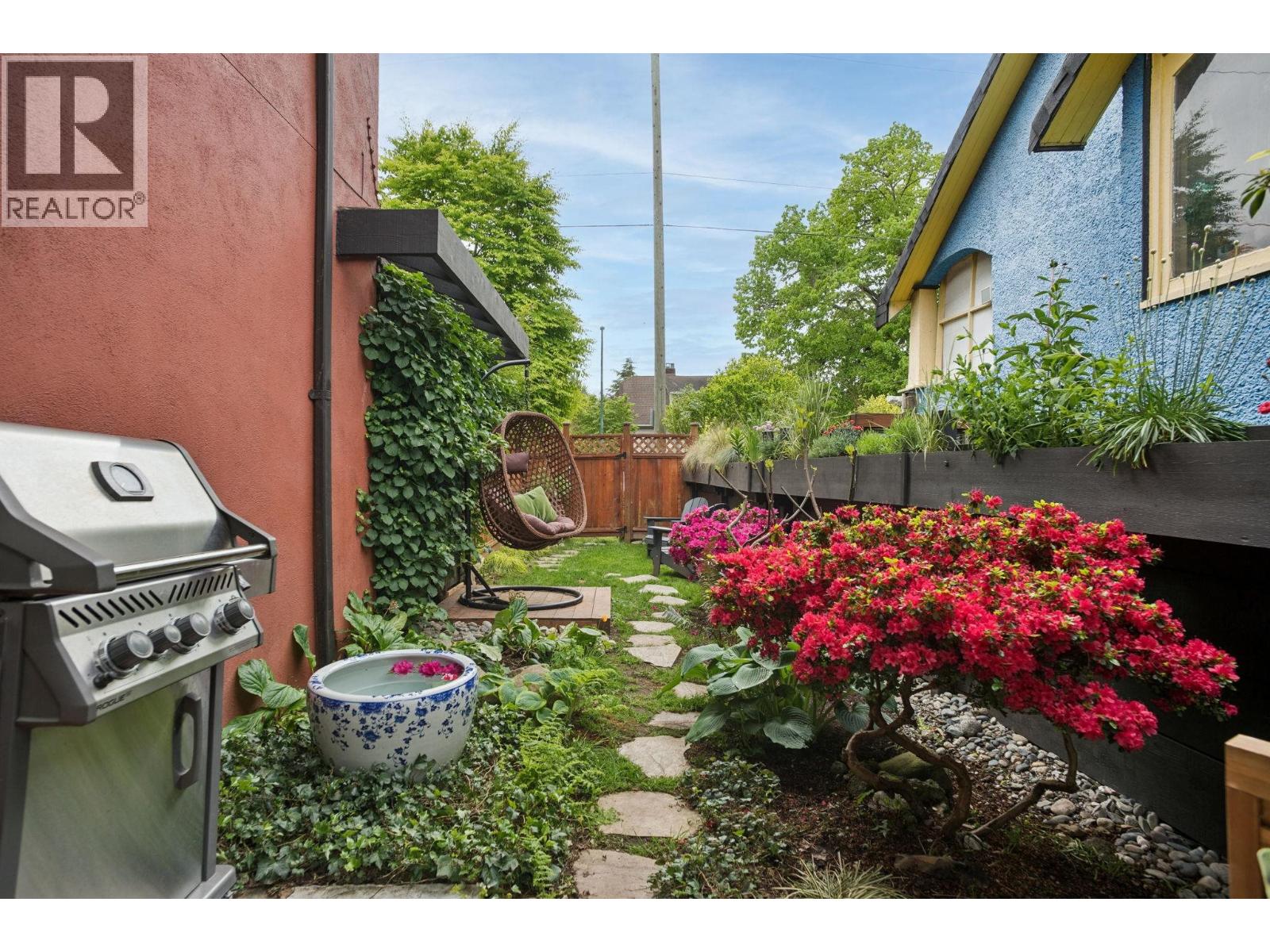 2 Bed, 2 Bath Triplex for Sale in Vancouver – 1382 MAPLE STREET, Vancouver – MLS# R3125565 - Image 9