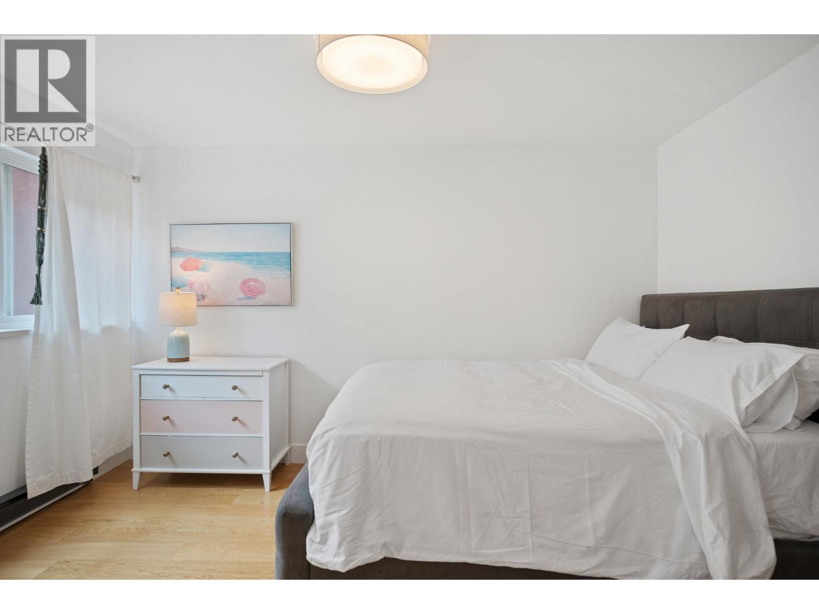 2 Bed, 2 Bath Triplex for Sale in Vancouver – 1382 MAPLE STREET, Vancouver – MLS# R3125565 - Image 2
