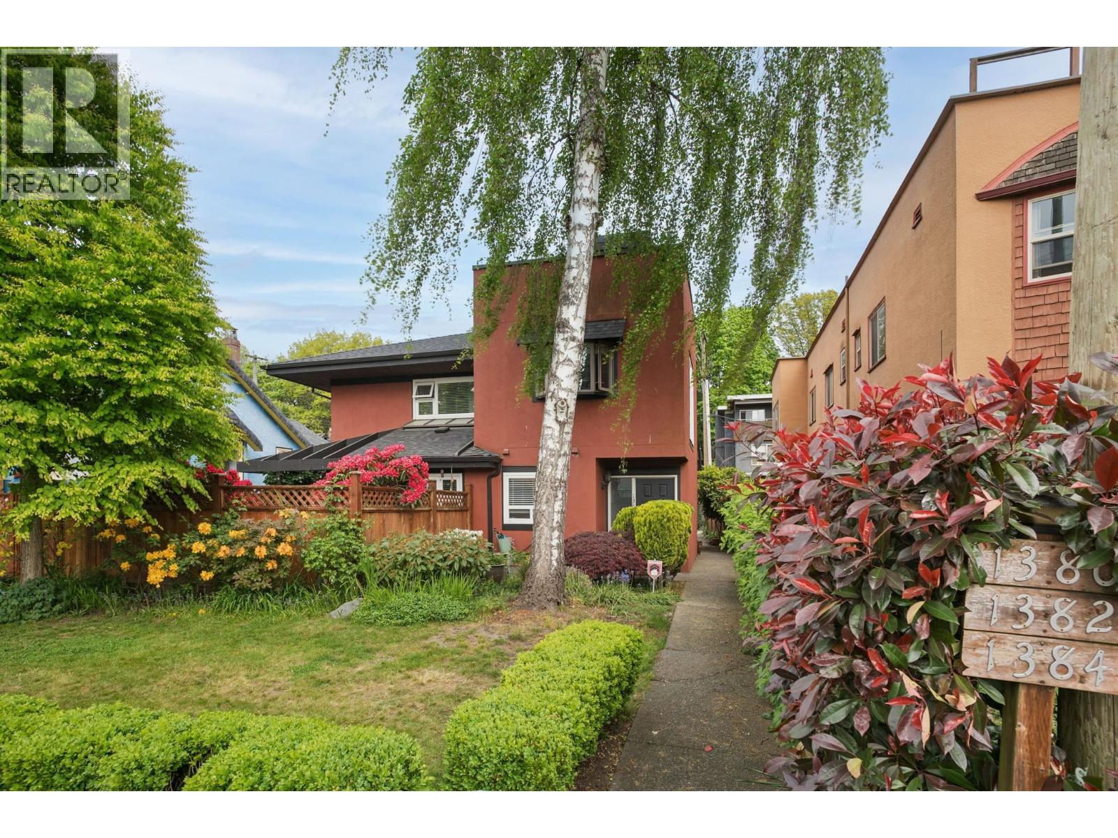 2 Bed, 2 Bath Triplex for Sale in Vancouver – 1382 MAPLE STREET, Vancouver – MLS# R3125565 - Image 18