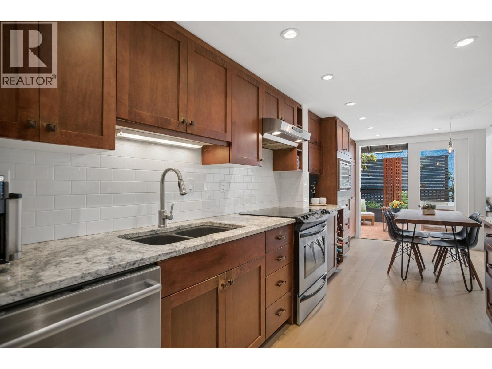 2 Bed, 2 Bath Triplex for Sale in Vancouver – 1382 MAPLE STREET, Vancouver – MLS# R3125565 - Image 24