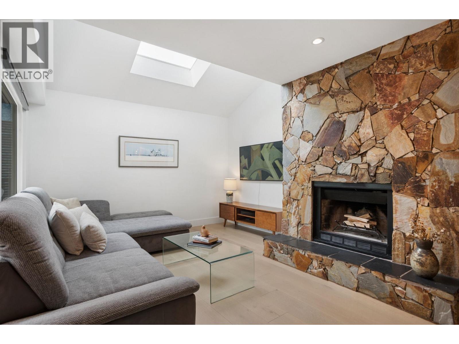 2 Bed, 2 Bath Triplex for Sale in Vancouver – 1382 MAPLE STREET, Vancouver – MLS# R3125565 - Image 20