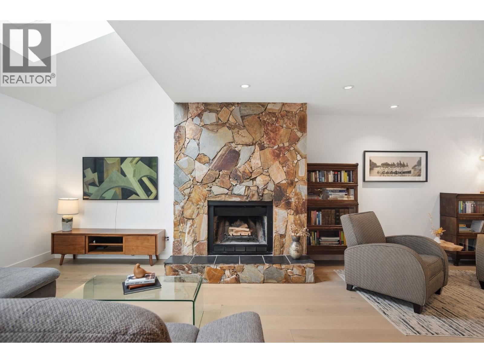 2 Bed, 2 Bath Triplex for Sale in Vancouver – 1382 MAPLE STREET, Vancouver – MLS# R3125565 - Image 22