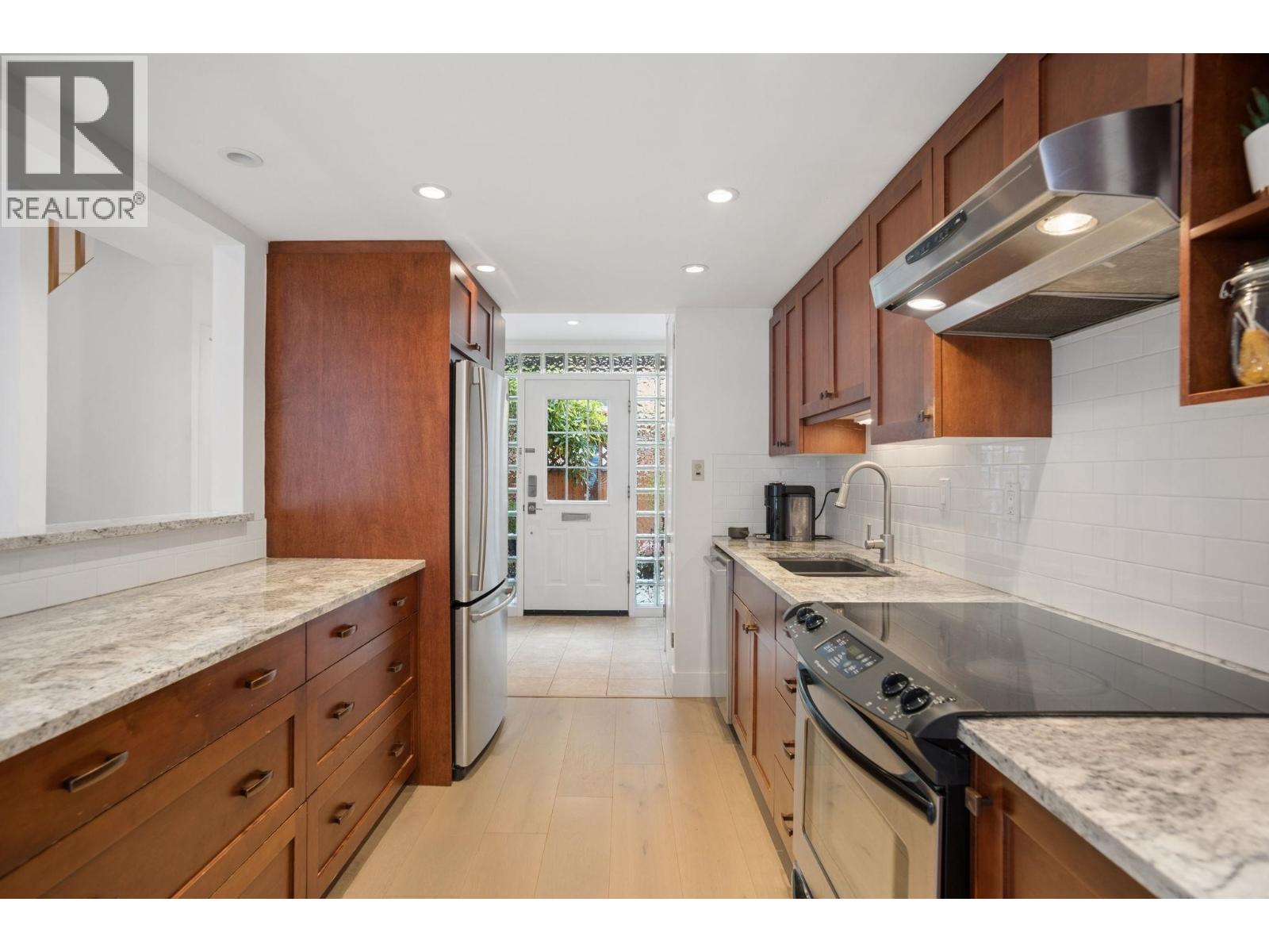 2 Bed, 2 Bath Triplex for Sale in Vancouver – 1382 MAPLE STREET, Vancouver – MLS# R3125565 - Image 26