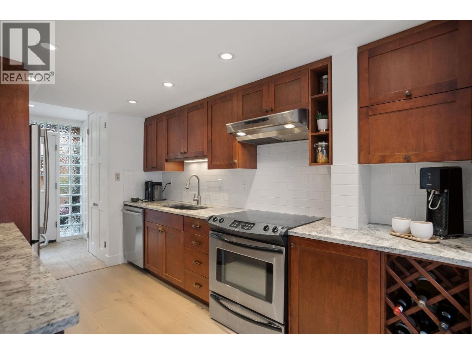 2 Bed, 2 Bath Triplex for Sale in Vancouver – 1382 MAPLE STREET, Vancouver – MLS# R3125565 - Image 21