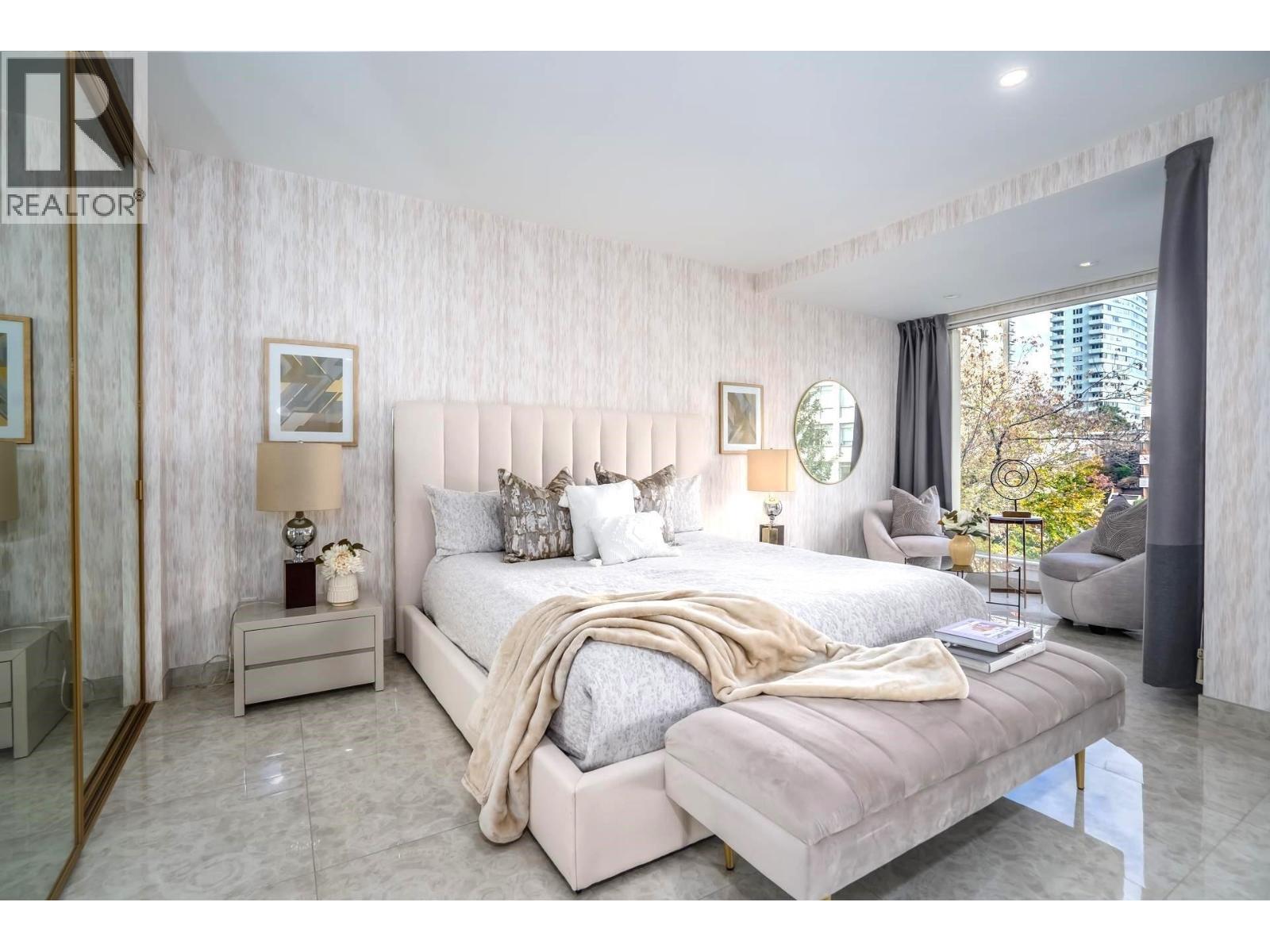 401 2015 BEACH AVENUE, Vancouver