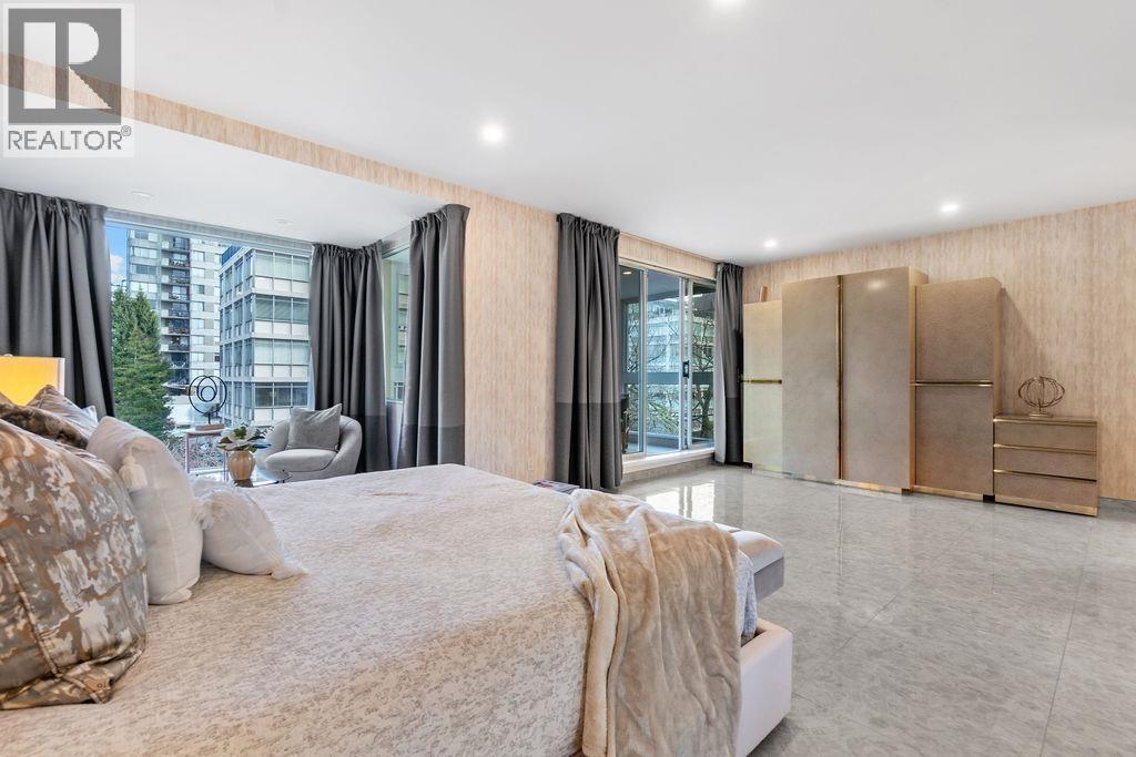 401 2015 BEACH AVENUE, Vancouver