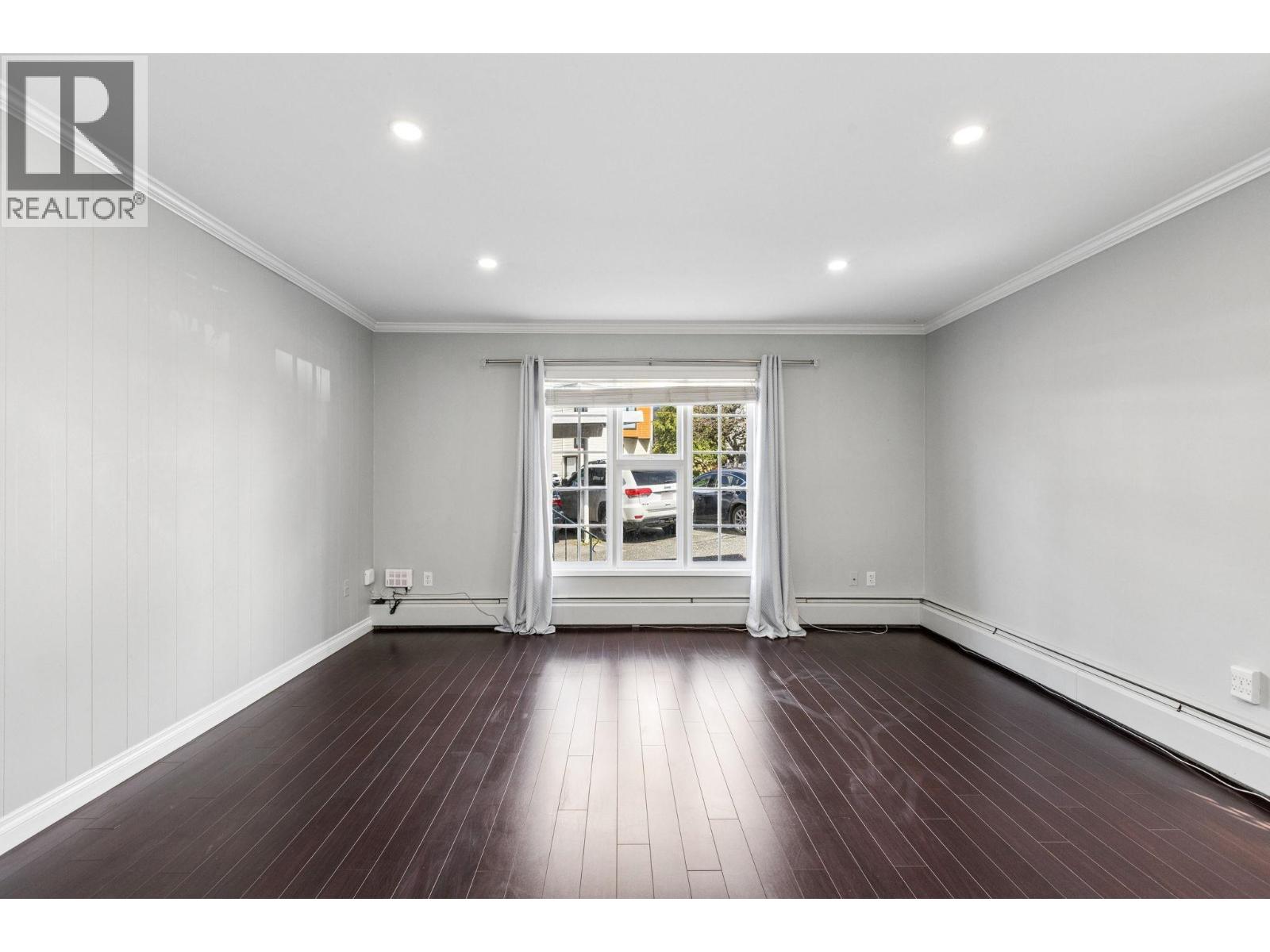 102 120 W 17TH STREET, North Vancouver