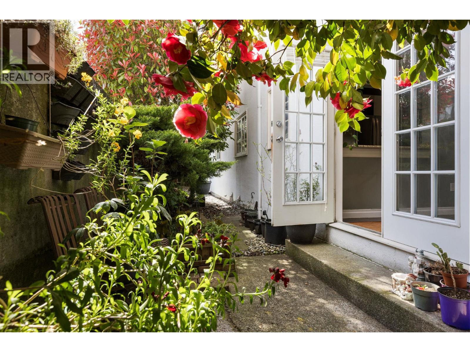 102 120 W 17TH STREET, North Vancouver