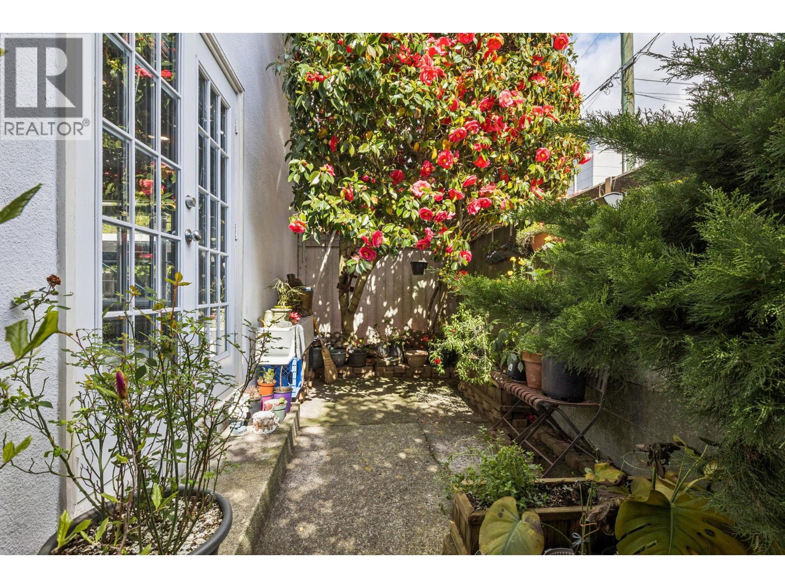 102 120 W 17TH STREET, North Vancouver
