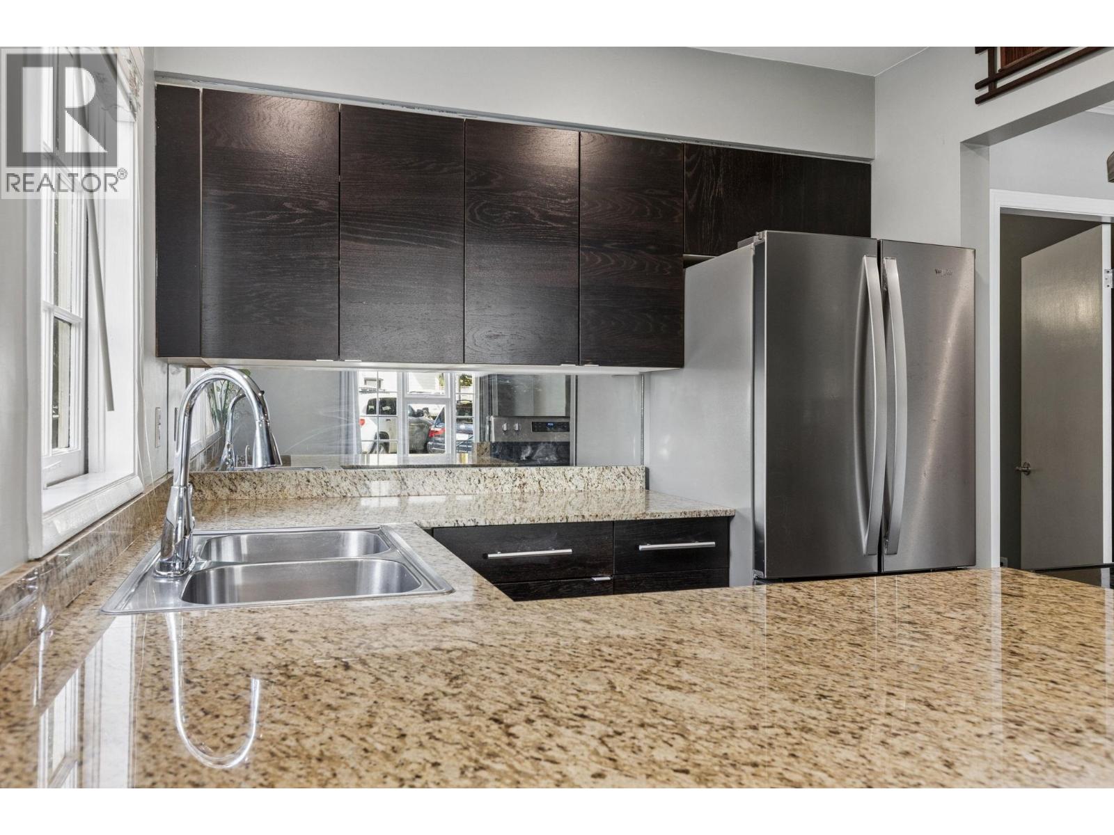 102 120 W 17TH STREET, North Vancouver