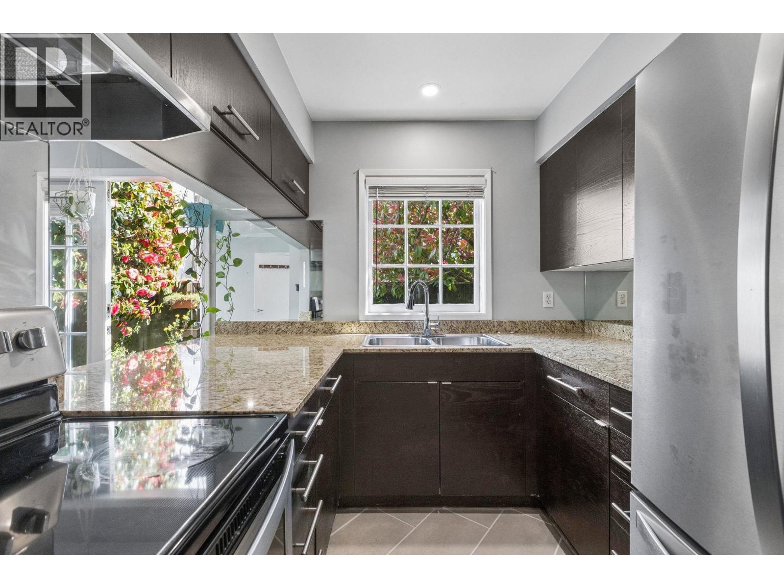 102 120 W 17TH STREET, North Vancouver