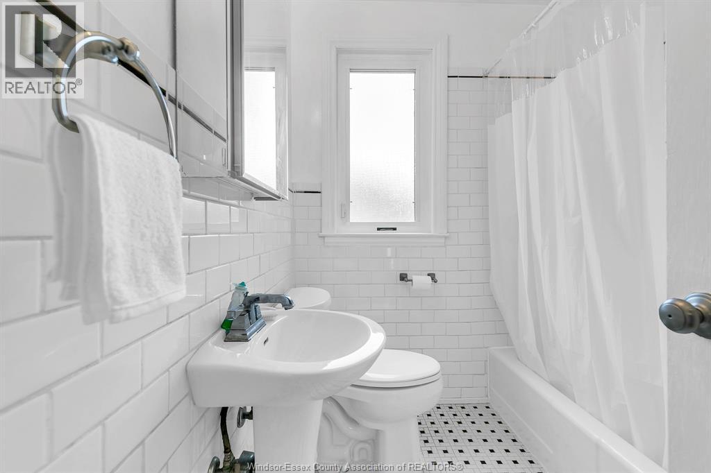3736 VAUGHAN - 18