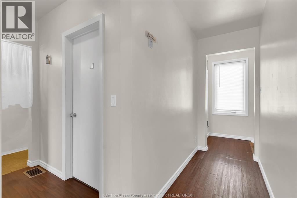 3736 VAUGHAN - 19