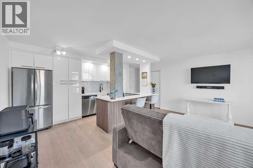 #701 1111 15 Avenue SW - 16