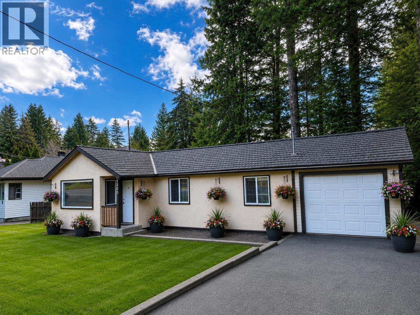 1502 DEPOT ROAD, Squamish