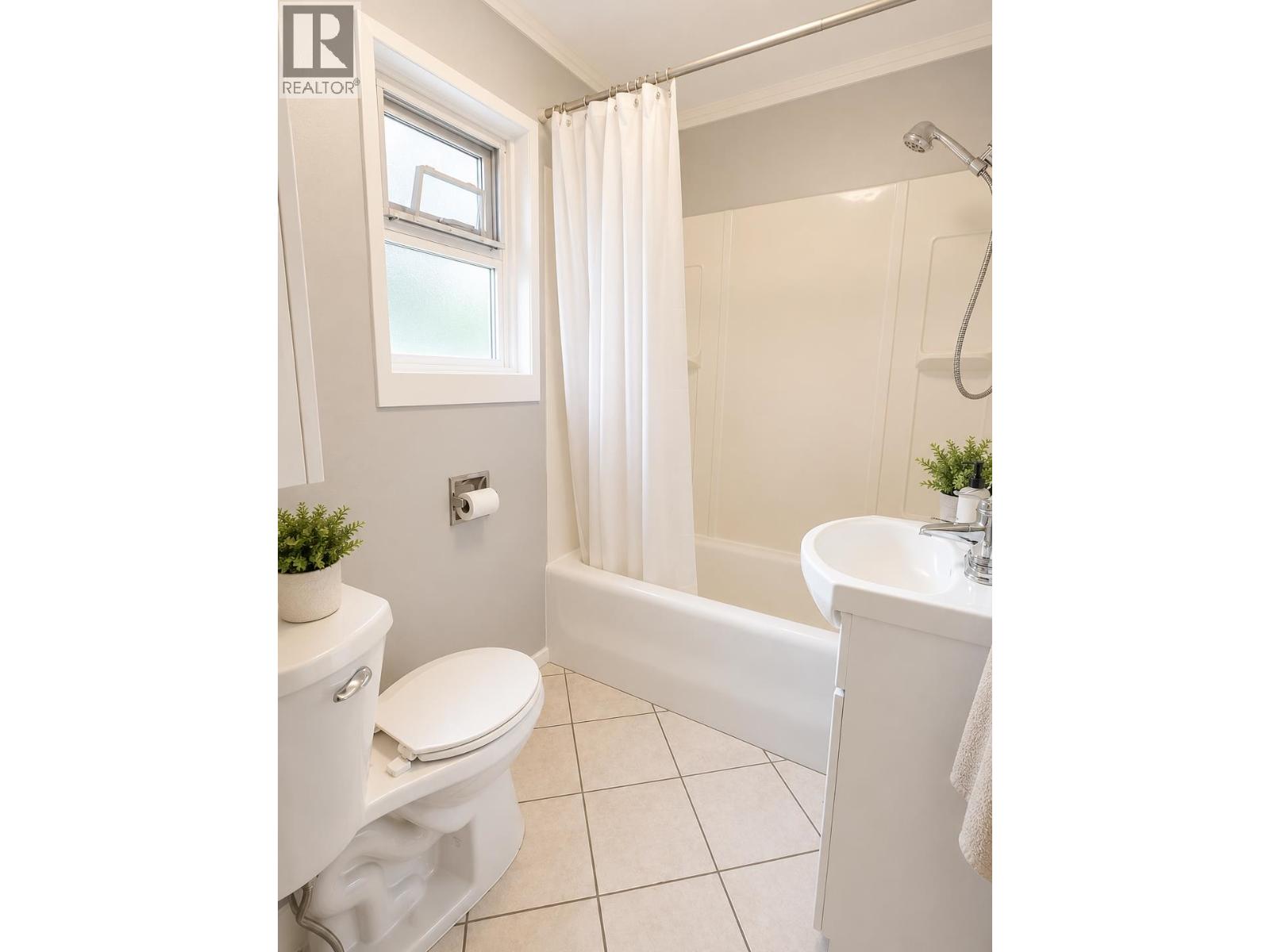 1502 DEPOT ROAD, Squamish