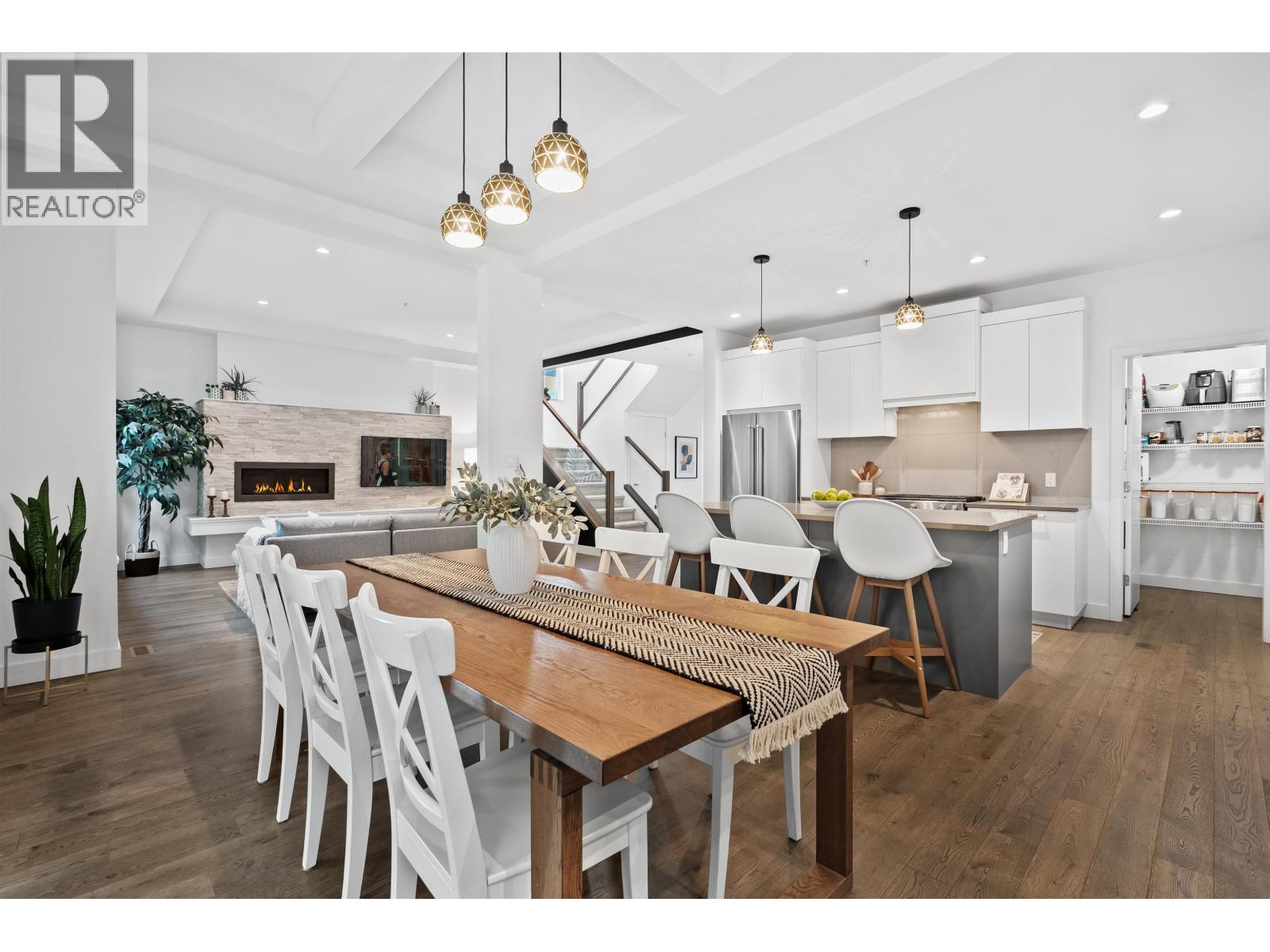 39355 FALCON CRESCENT, Squamish