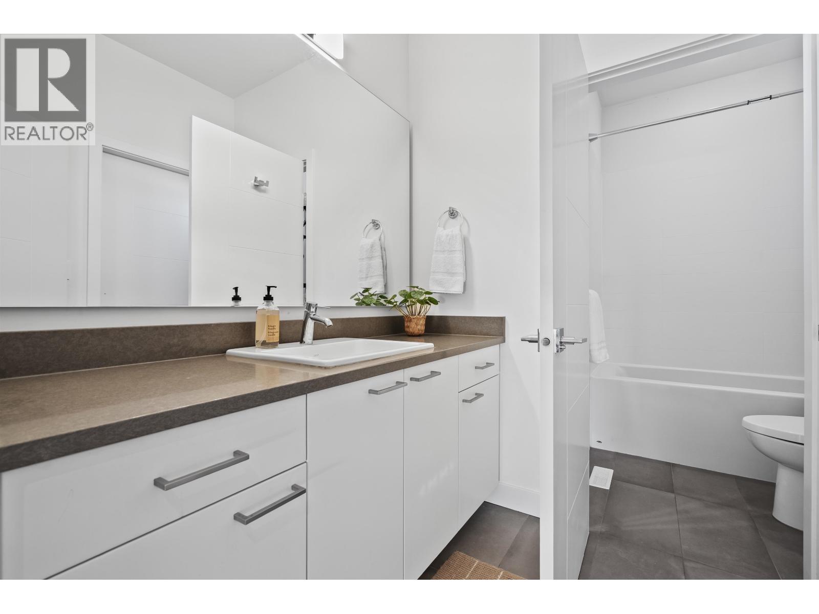 39355 FALCON CRESCENT, Squamish