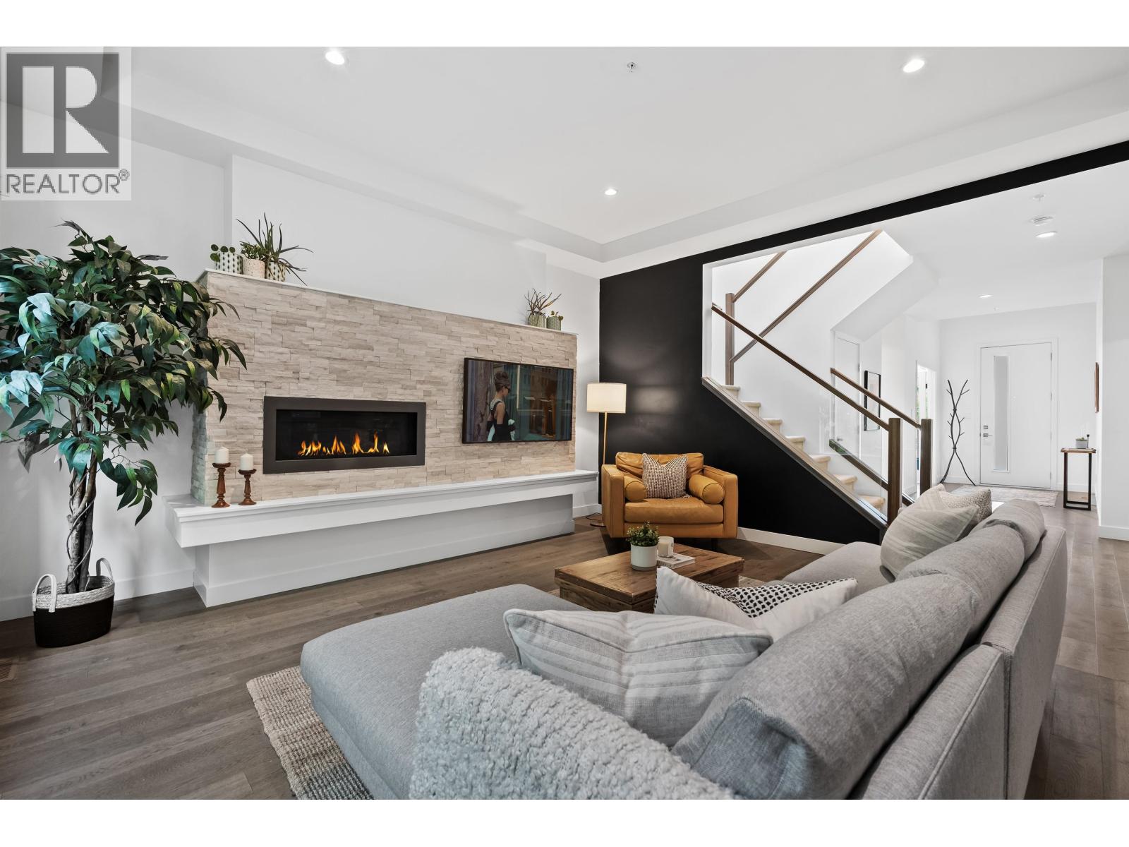 39355 FALCON CRESCENT, Squamish