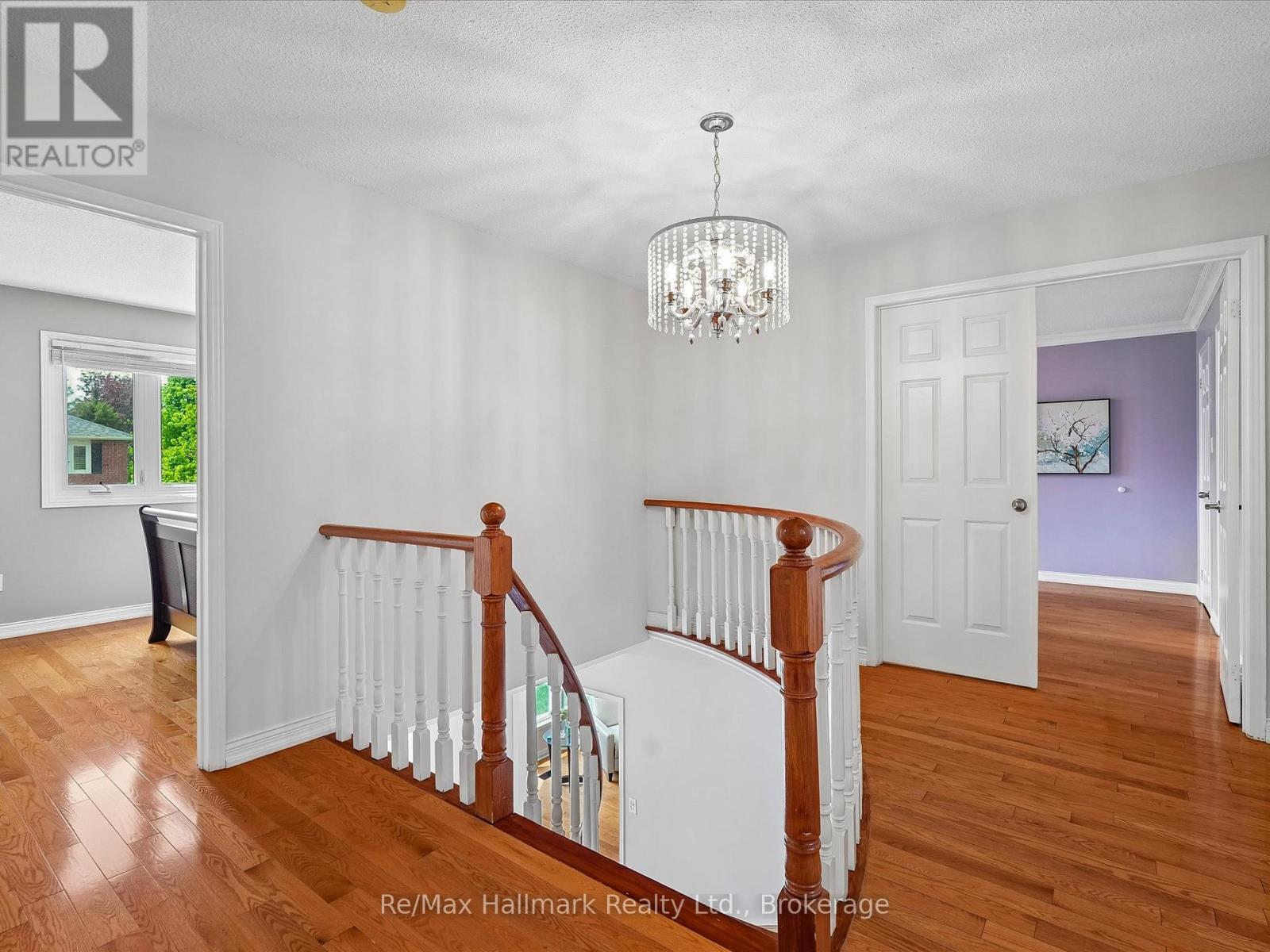 560 CHILLINGHAM CRESCENT - 22