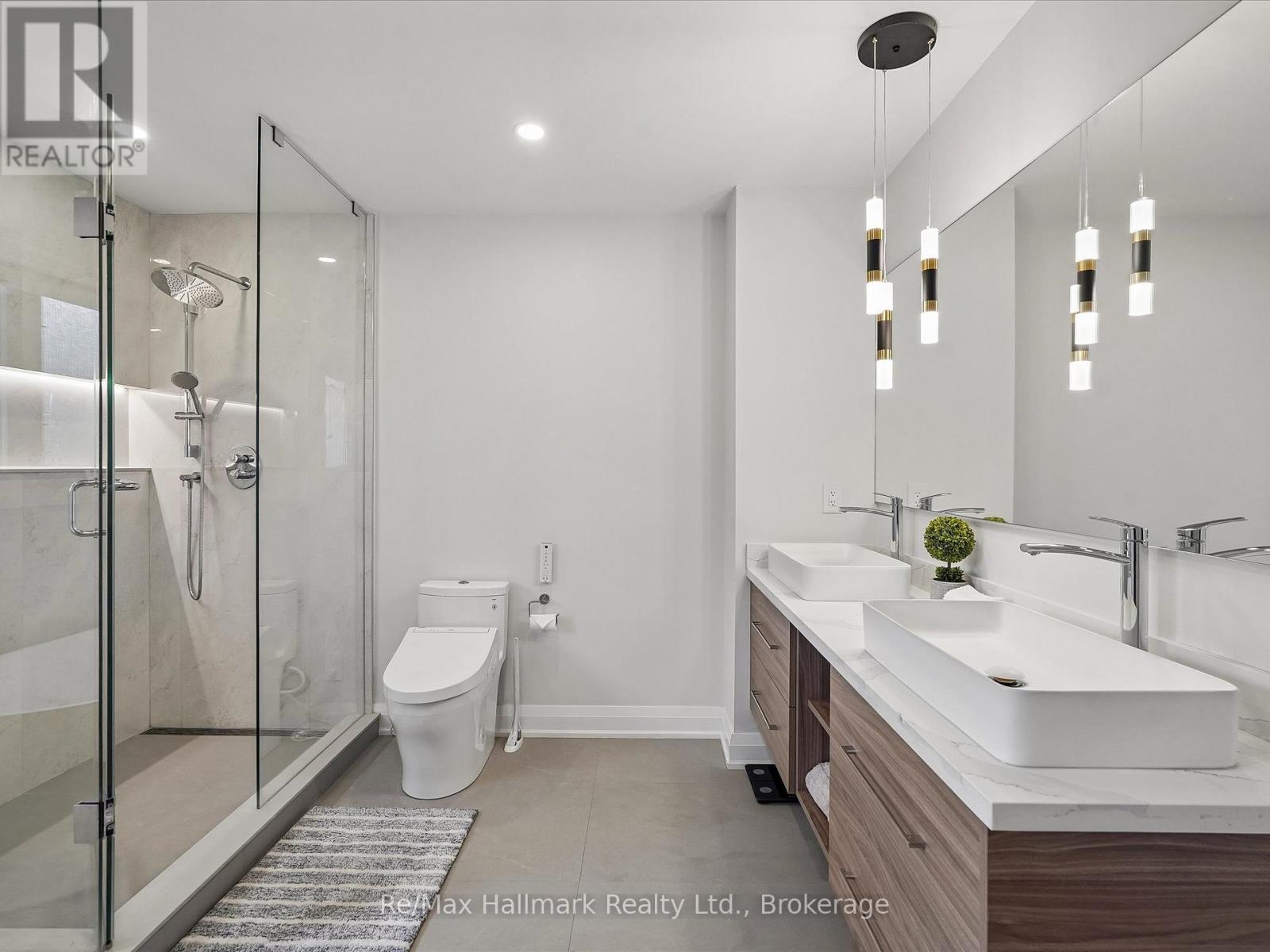 560 CHILLINGHAM CRESCENT - 26