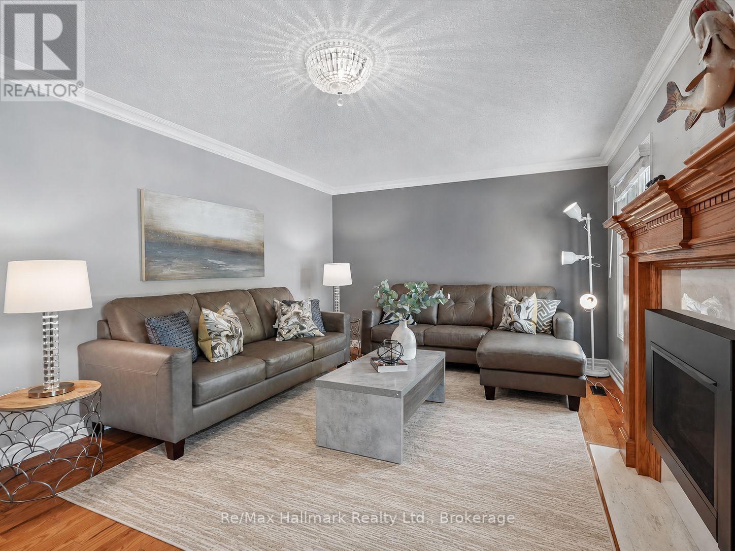 560 CHILLINGHAM CRESCENT - 13