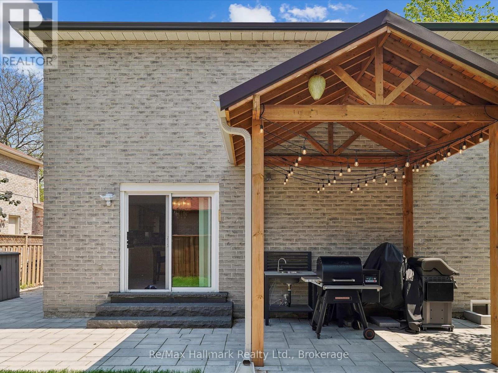560 CHILLINGHAM CRESCENT - 38