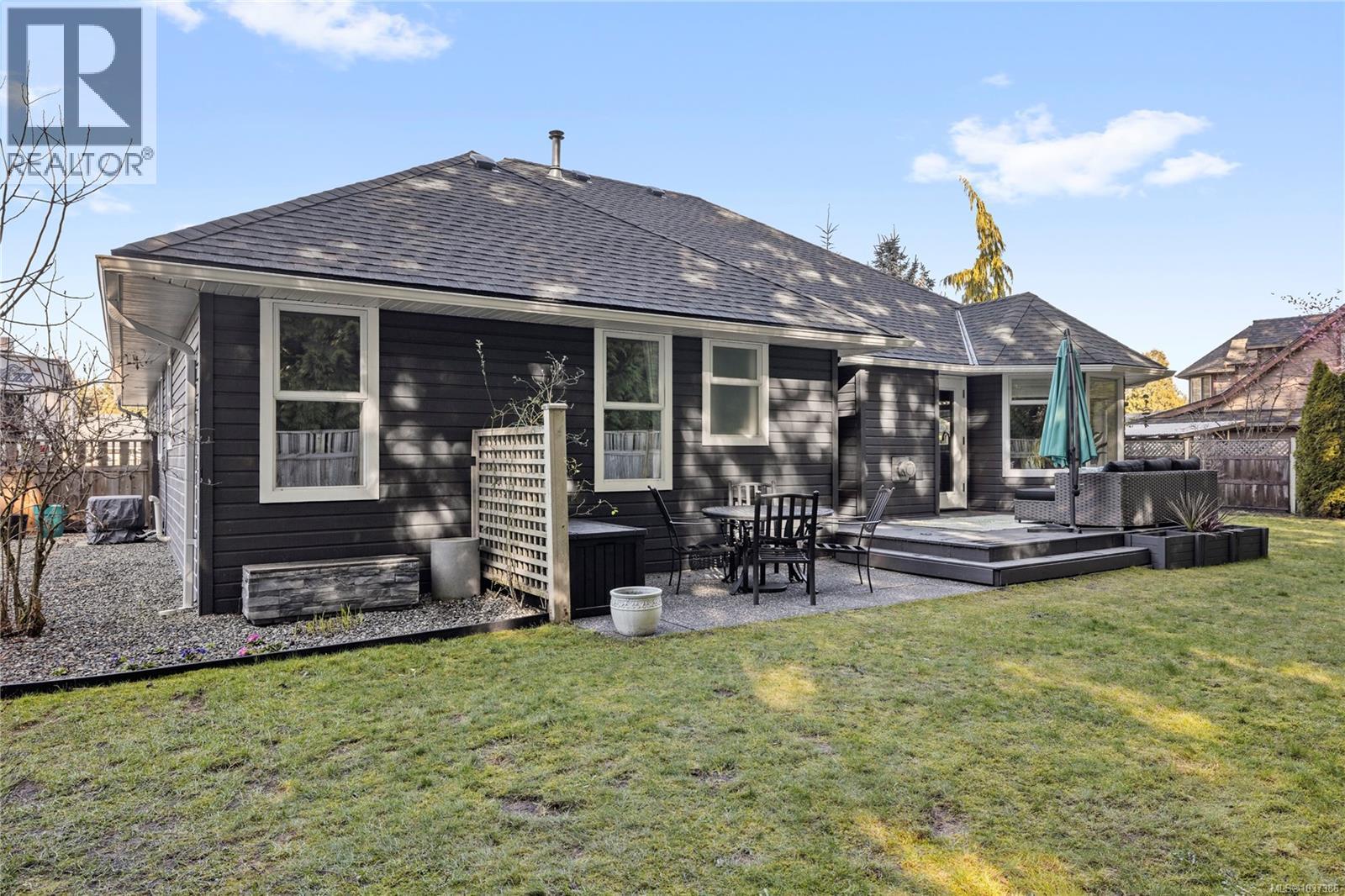 745 Redwood Dr, Qualicum Beach