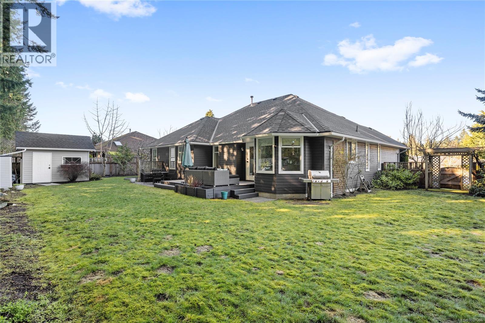 745 Redwood Dr, Qualicum Beach