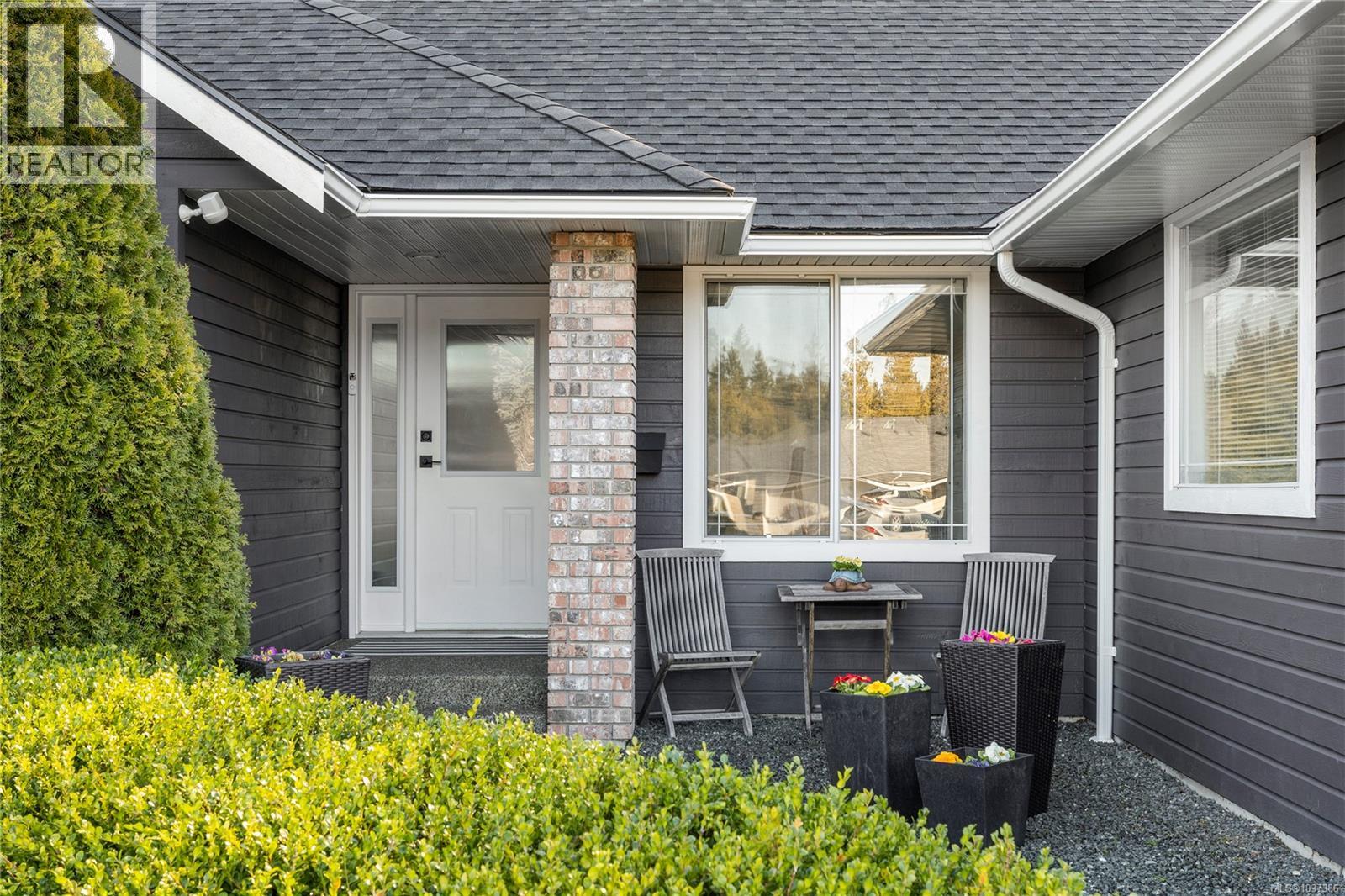 745 Redwood Dr, Qualicum Beach