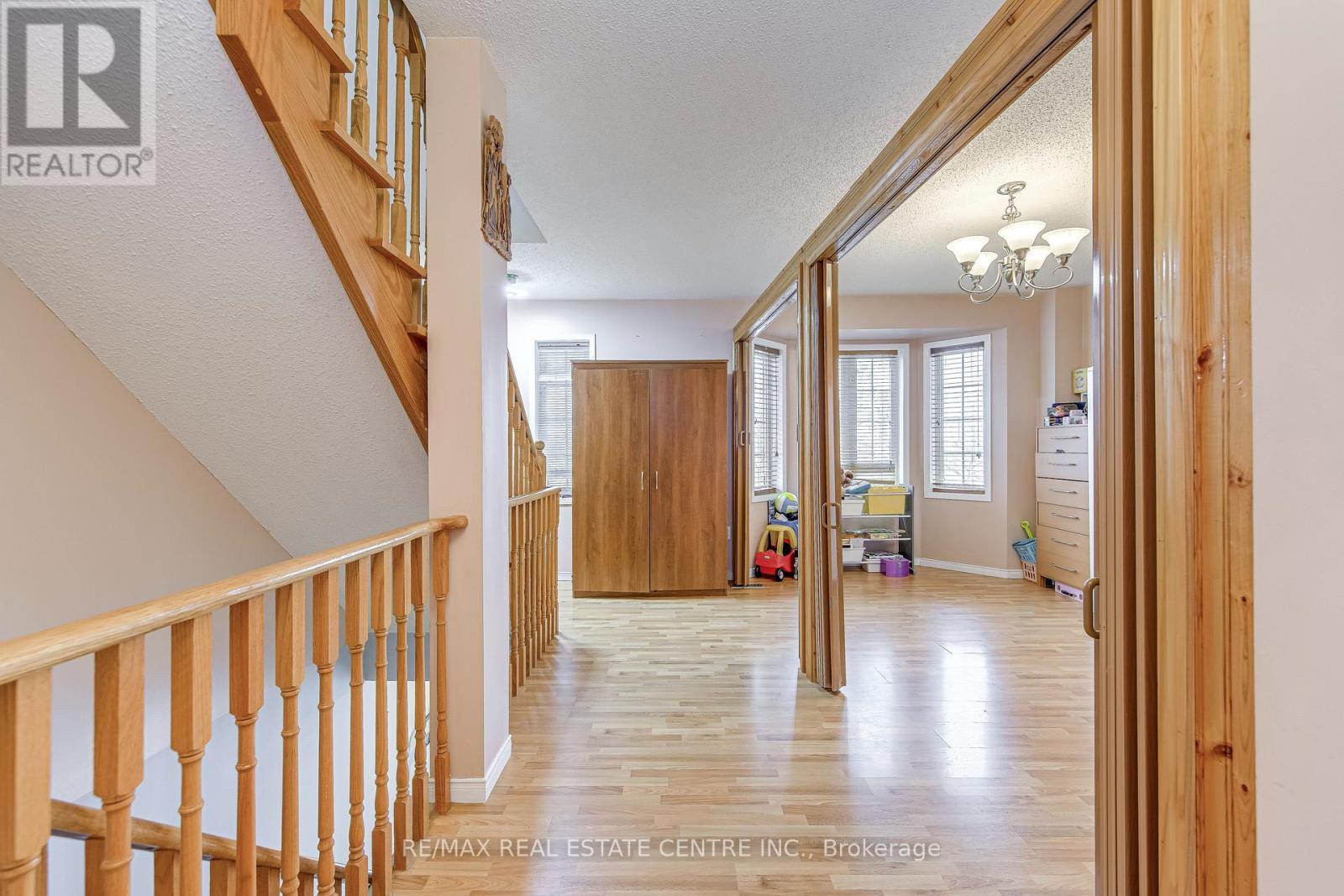 2080 ST CLAIR AVENUE W - 11