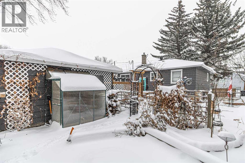 3423 1 Street NE - 18