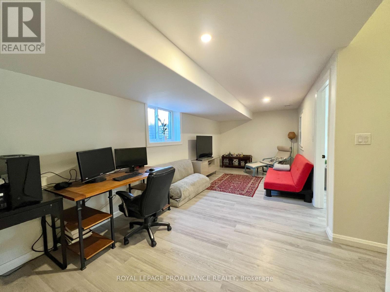 26 CURTIS STREET - 23