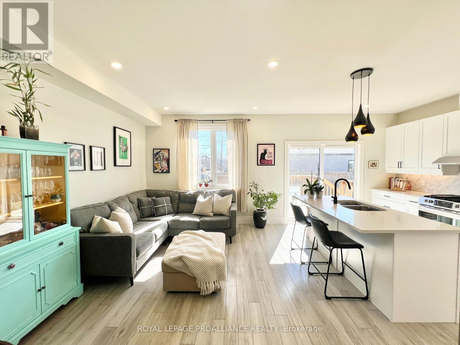 26 CURTIS STREET - 6