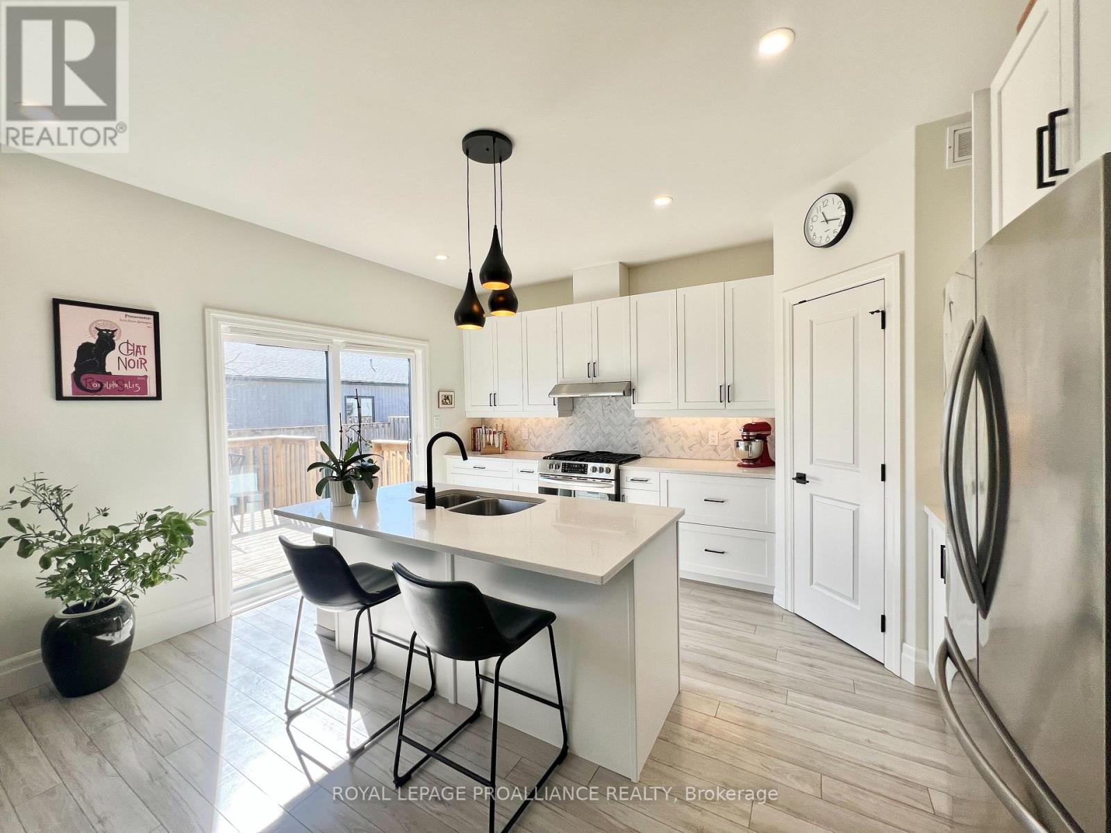 26 CURTIS STREET - 9