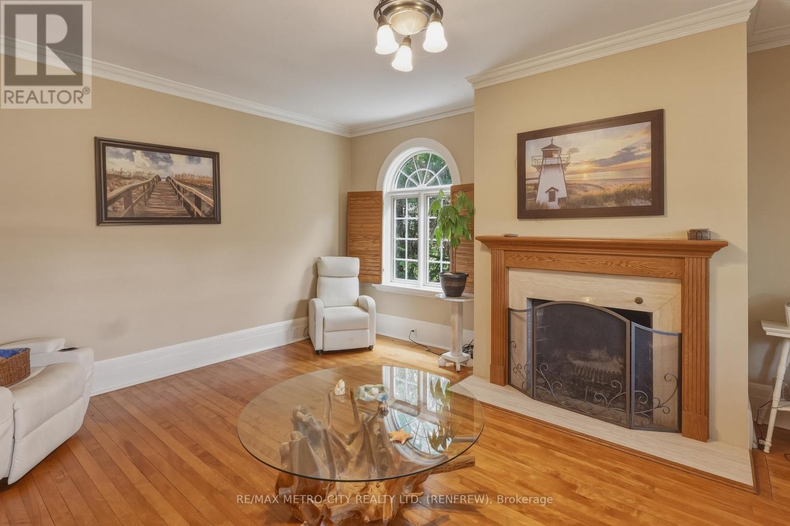 560 RAGLAN STREET S - 10