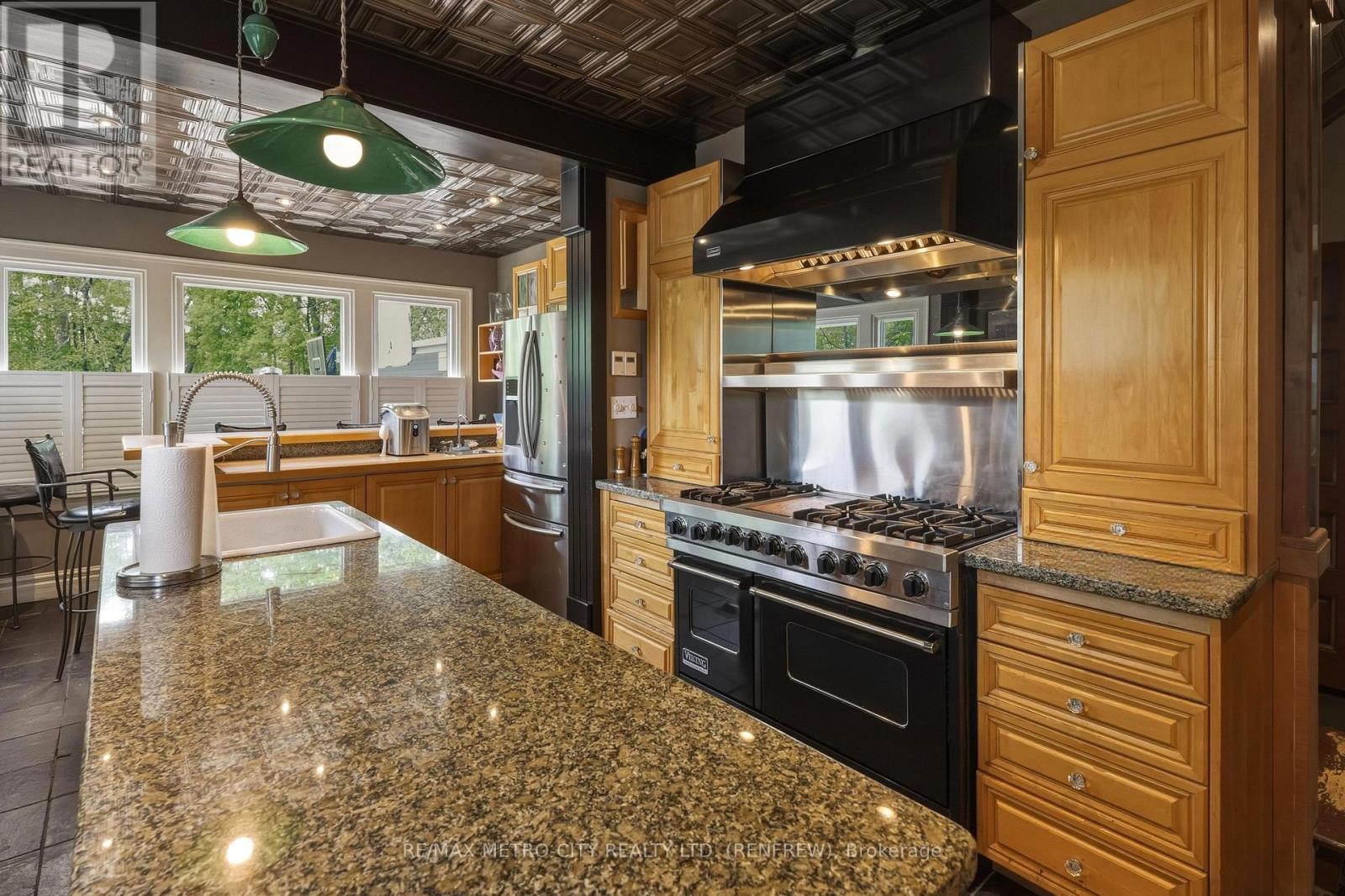 560 RAGLAN STREET S - 15
