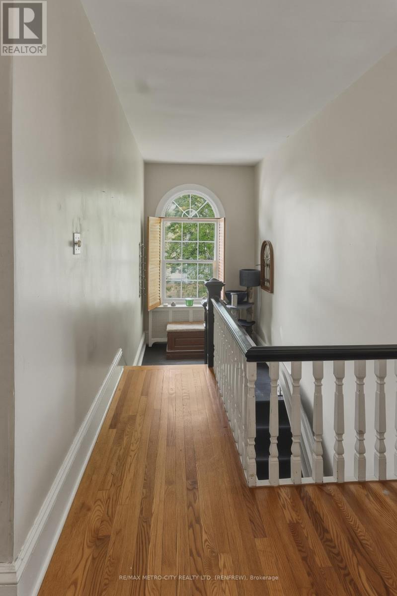 560 RAGLAN STREET S - 20