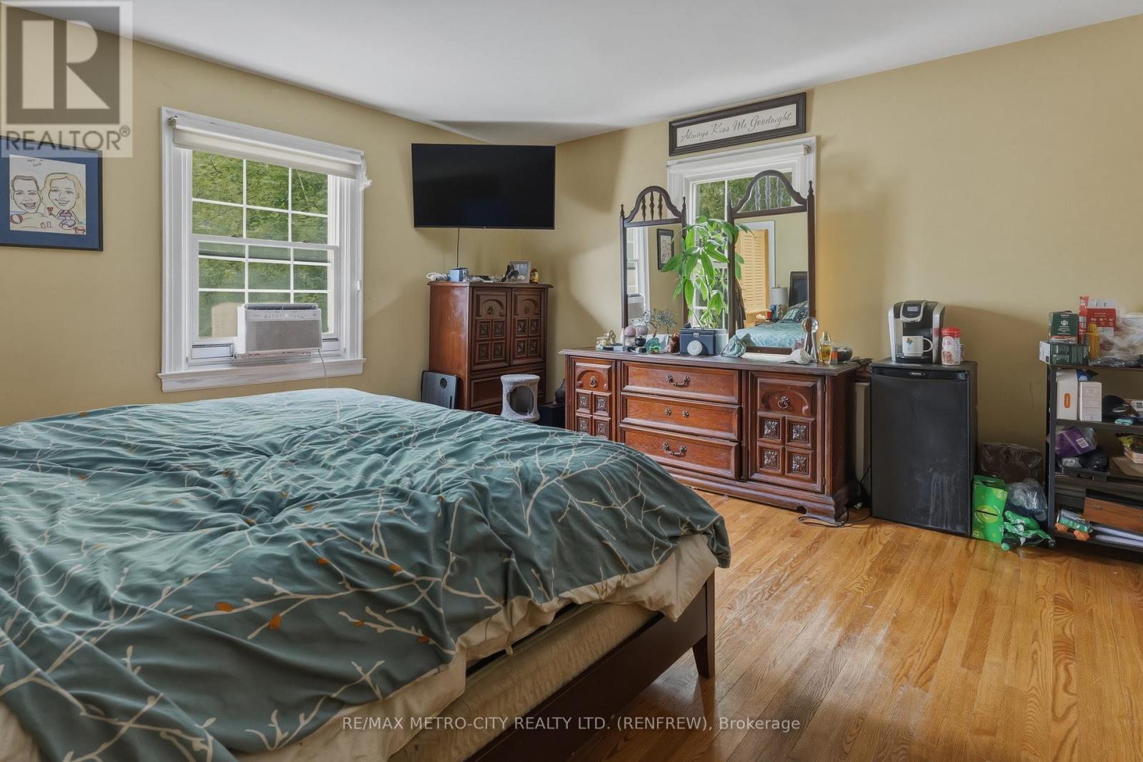 560 RAGLAN STREET S - 22