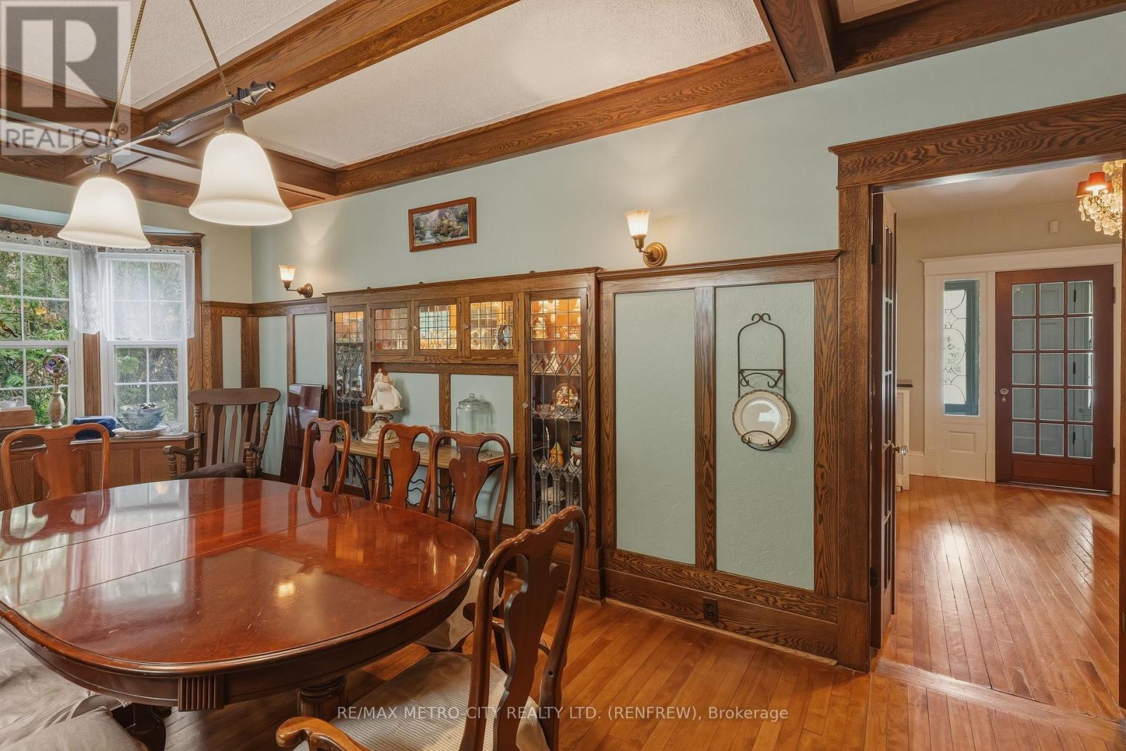 560 RAGLAN STREET S - 19