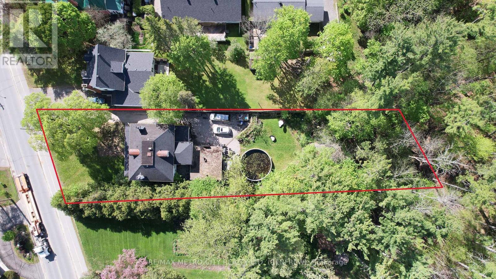 560 RAGLAN STREET S - 4